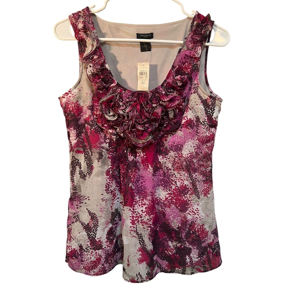 Ann Taylor Women's Size XS Sleeveless Blouse Scoop Neck Ruffle Floral Beige Pink